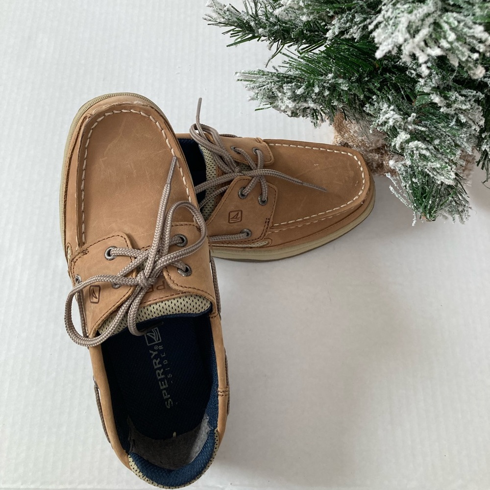 Lanyard boat shoe